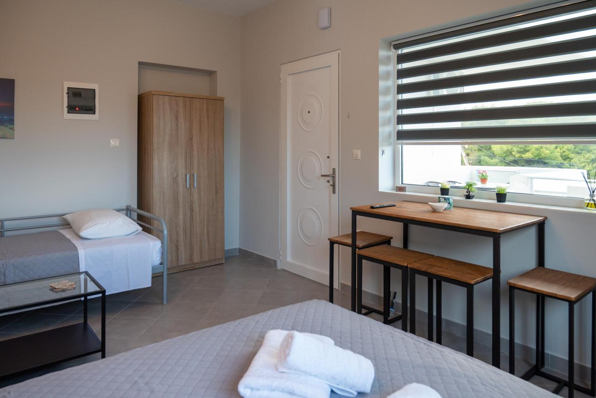 Airport Palmtree Apartments - 15Min From Airport Артемида Екстериор снимка